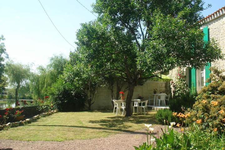 Pet Friendly Holiday House in the Heart of the Marais Poitevin