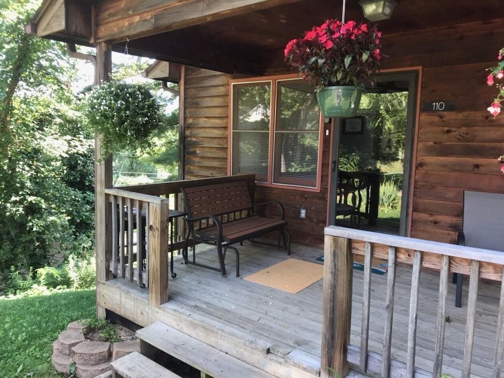 Pet Friendly Cabin in the City