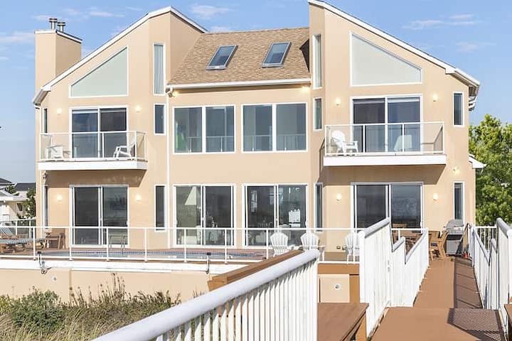 Pet Friendly Luxury Oceanfront House with Pool & Jacuzzi