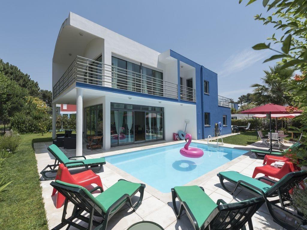 Pet Friendly Magnificent Villa in Arrábida Resort with Pool