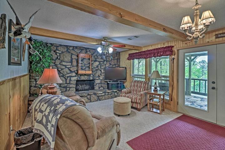 Pet Friendly Secluded Edgemont House W/Outdoor Deck
