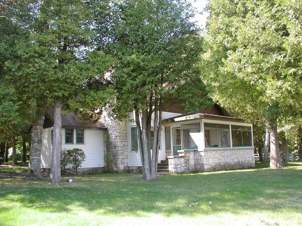 Large 5BR on the Water in Egg Harbor Pet Policy