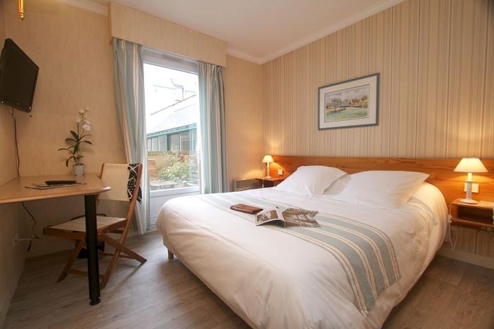 Pet Friendly Logis Hotel Sully