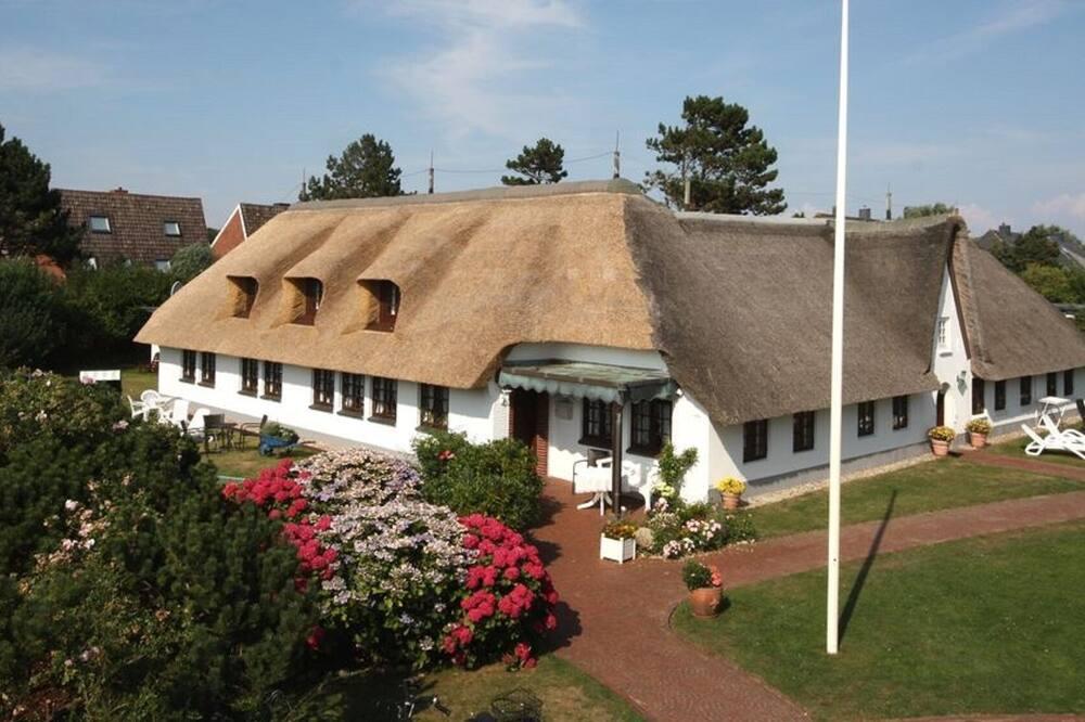 Pet Friendly Beautiful Apartment #3 in Thatched Friesenhaus