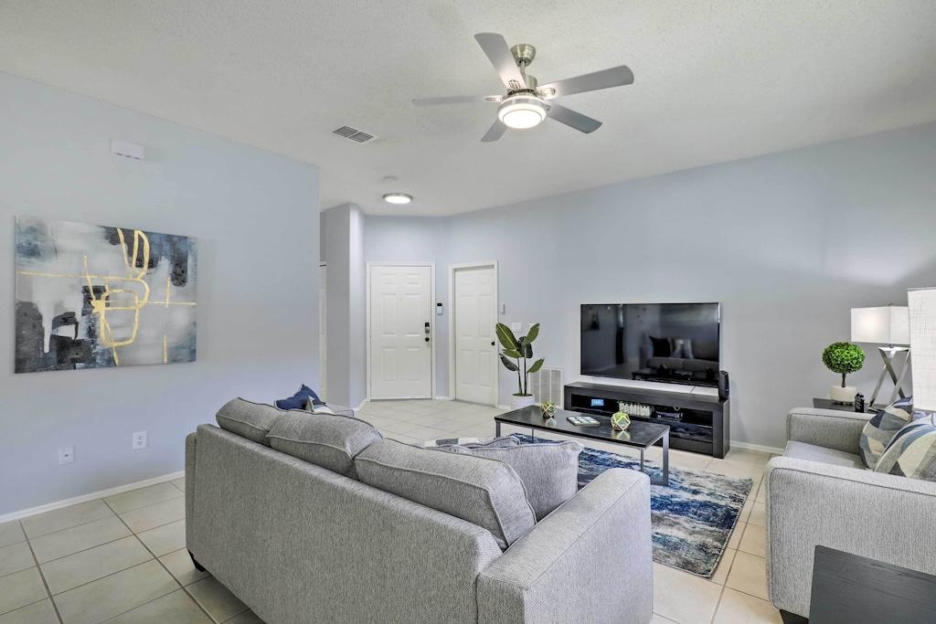 Elegant Riverview Retreat with Lanai & Pool Pet Policy