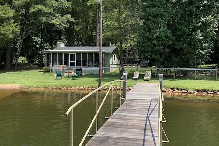 Pet Friendly Waterfront Cottage on Lake Murray