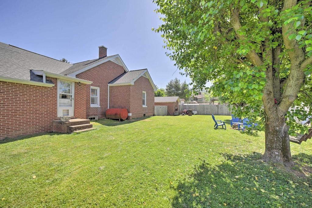 Lovely Waynesville Home with Yard Pet Policy