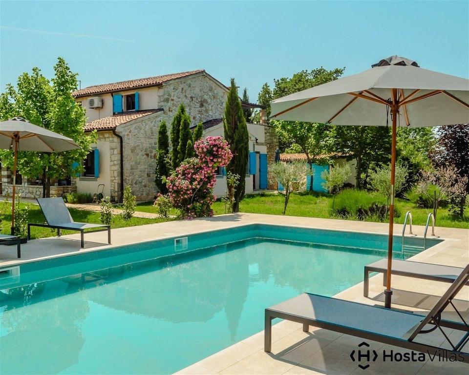 Pet Friendly Villa Cypress Beautiful House with Privacy Pool