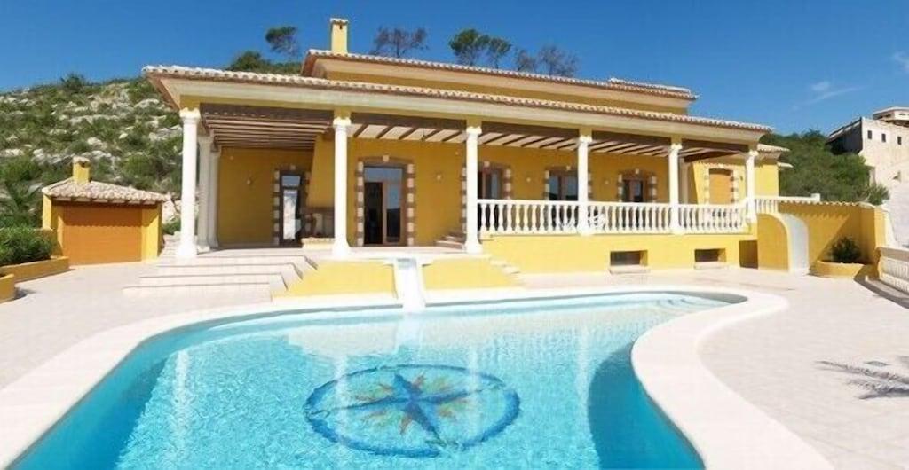 Pet Friendly Luxury Villa with Pool & Breathtaking View