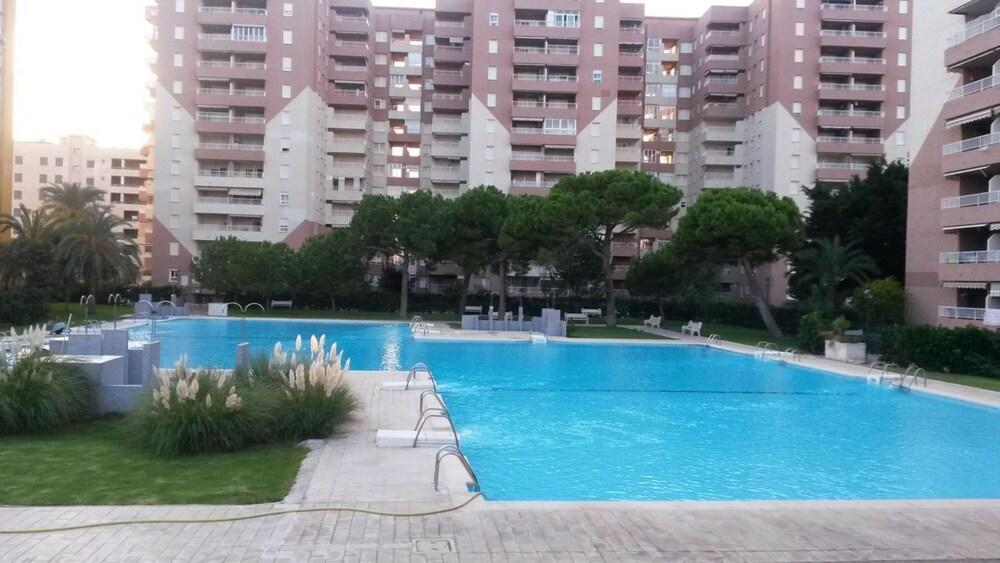 Pet Friendly 2BR Apartment with Large Pool Near the Beach