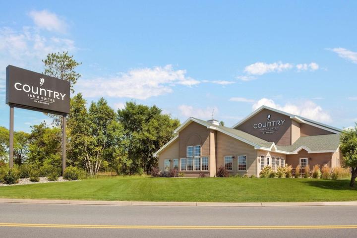 Pet Friendly Country Inn & Suites by Radisson Baxter MN