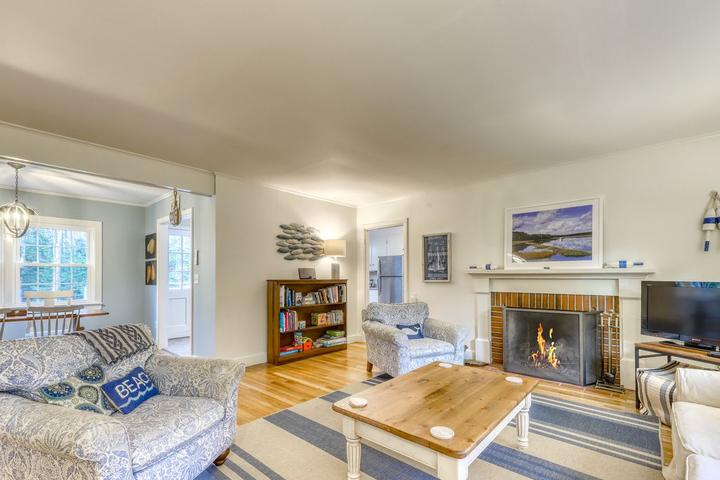 Pet Friendly Kennebunk Family Cottage with Crib