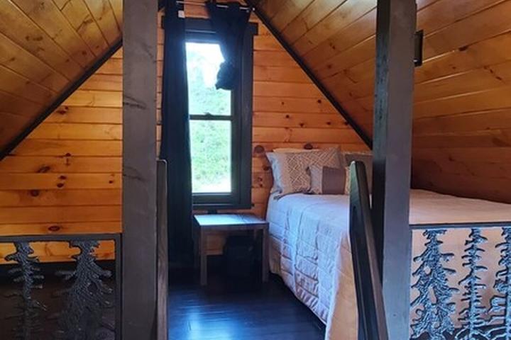 Pet Friendly Stunning Cabin with Loft
