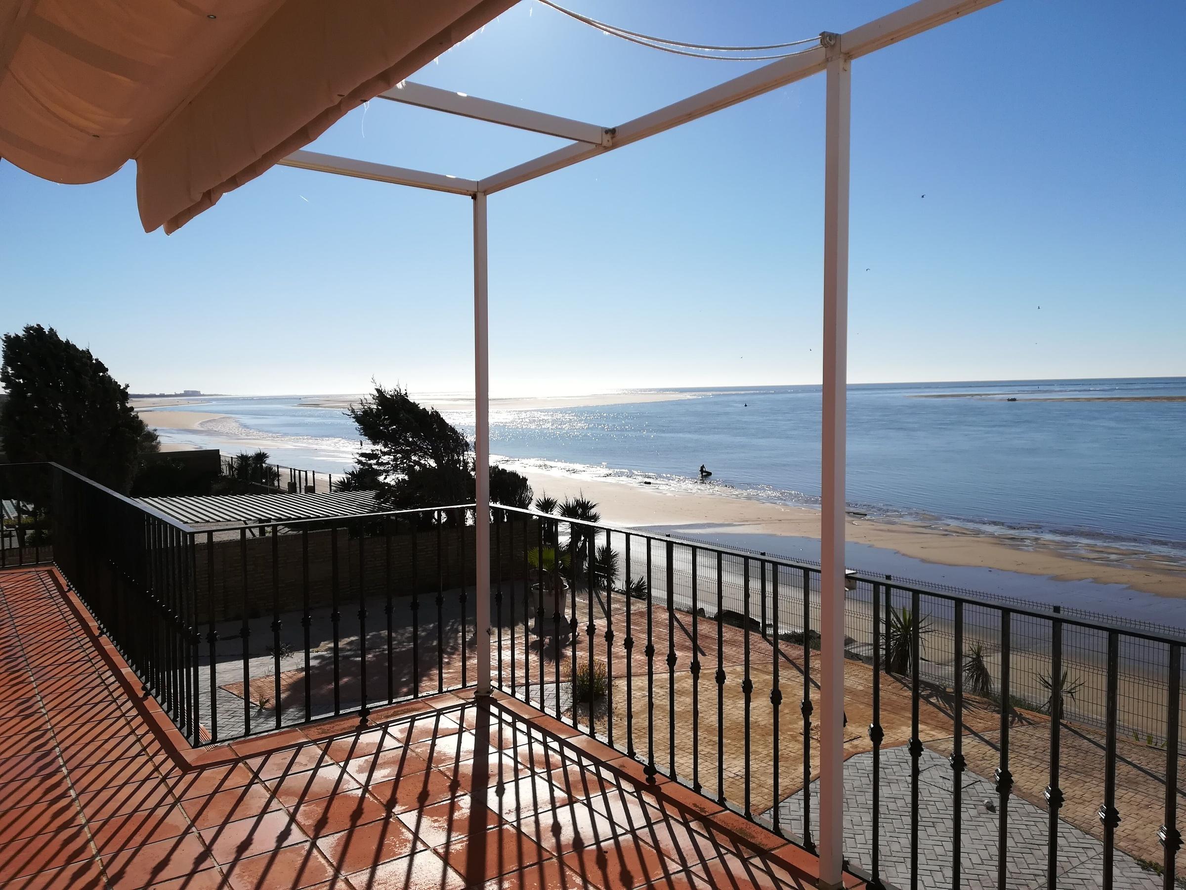 Pet Friendly Independent Villa Straight at the Beachfront