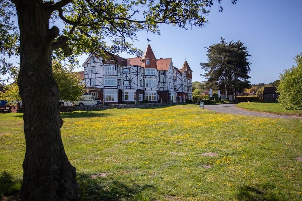 Pet Friendly The Links Country Park Hotel