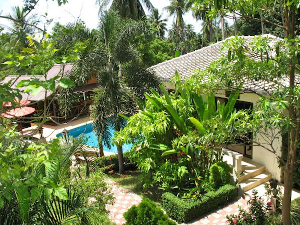Pet Friendly Villa Suite with Exotic Garden