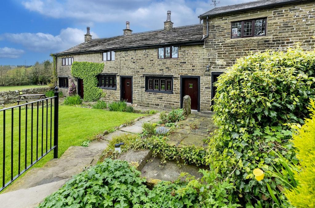 Pet Friendly Beautifully Restored 17th Century Cottage