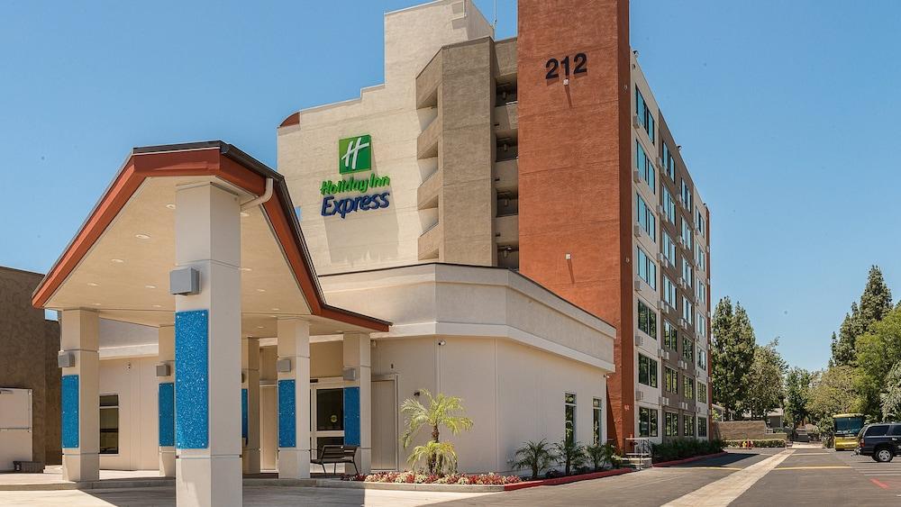 Pet Friendly Holiday Inn Express Fullerton - Anaheim an IHG Hotel