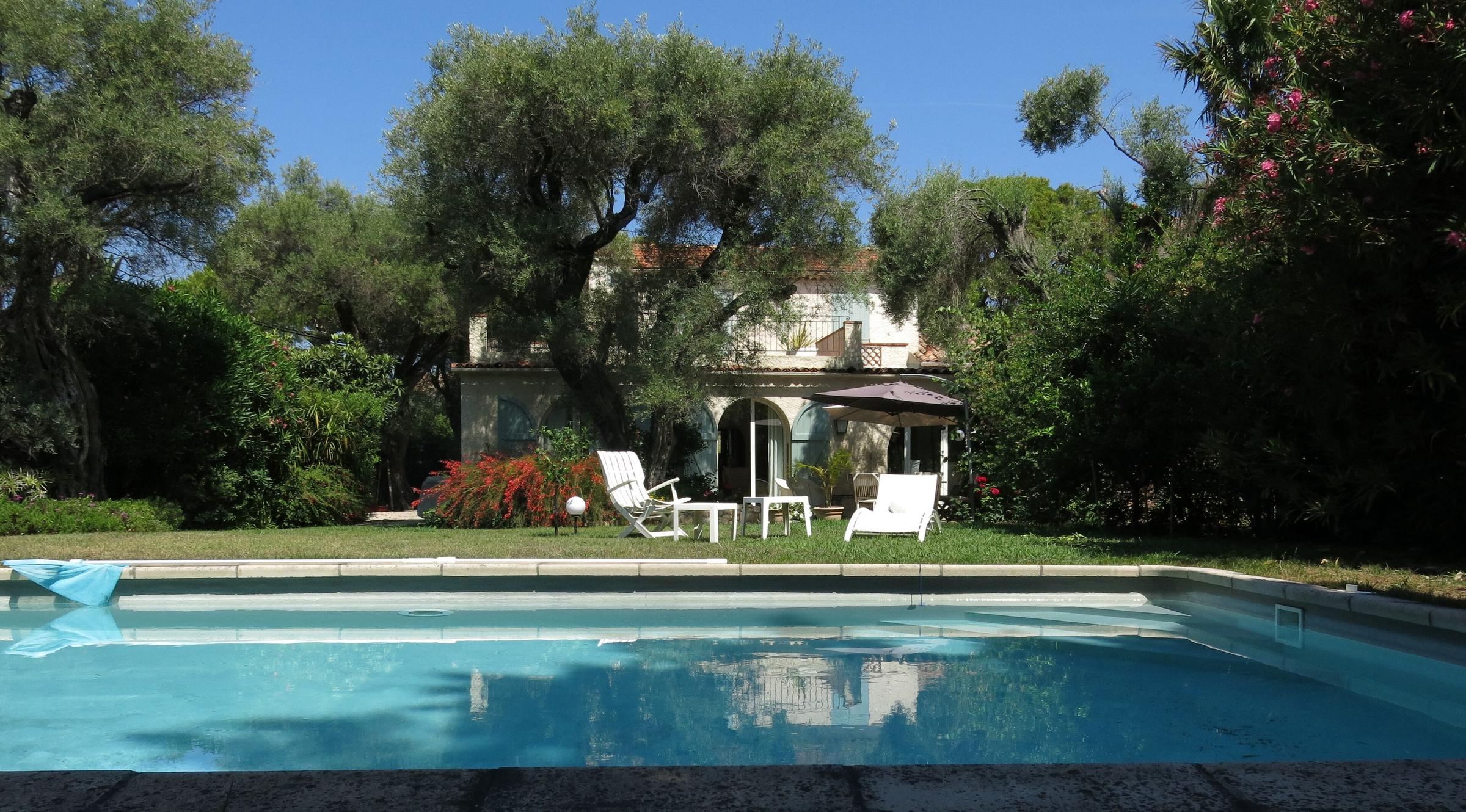 Pet Friendly 3/3 Villa with Swimming Pool