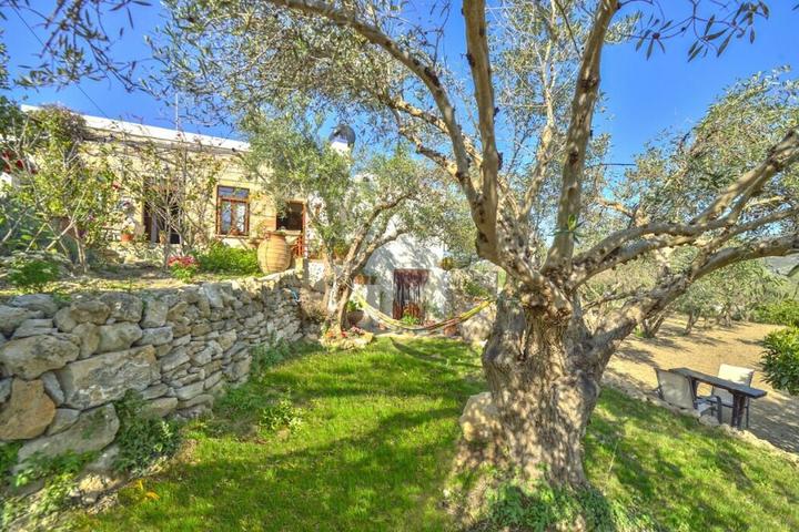 Pet Friendly Picturesque Traditional Stone House