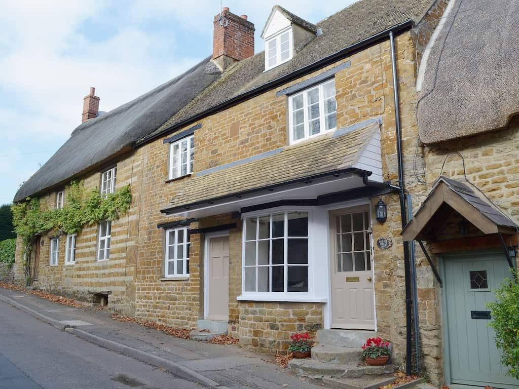 Pet Friendly 3BR Cottage in Hook Norton Near Chipping Norton