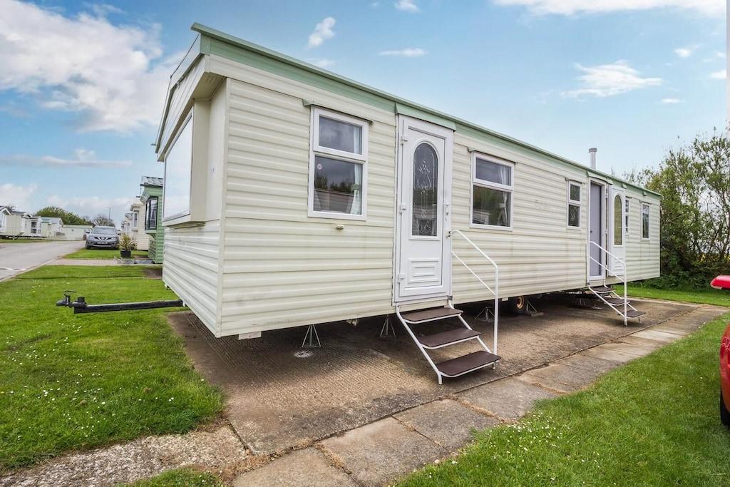 Westfield Area Caravan (41124WF) Pet Policy