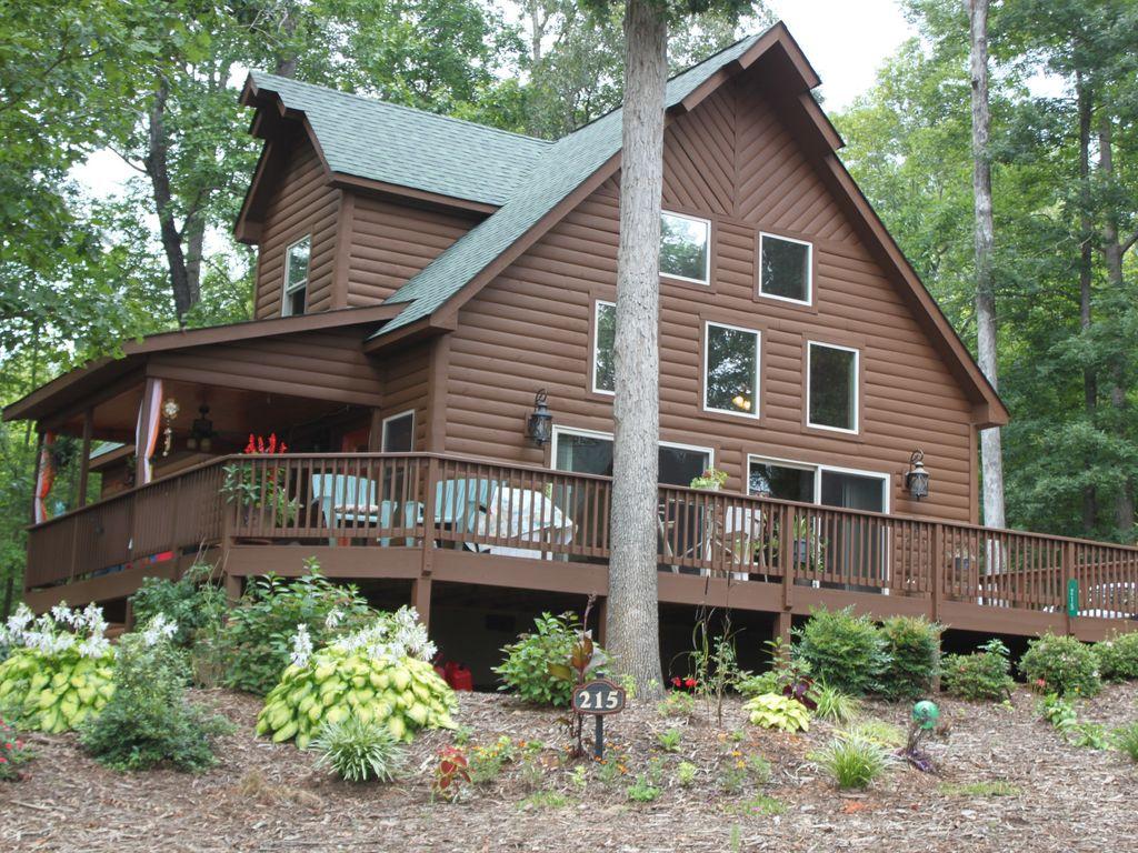 Charming Keowee Lakeview Home Pet Policy