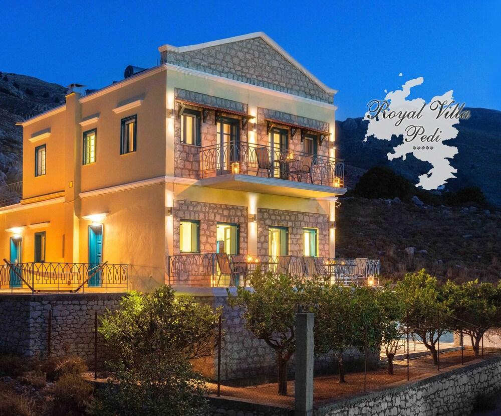 Pet Friendly Luxury Villa with 5 Rooms