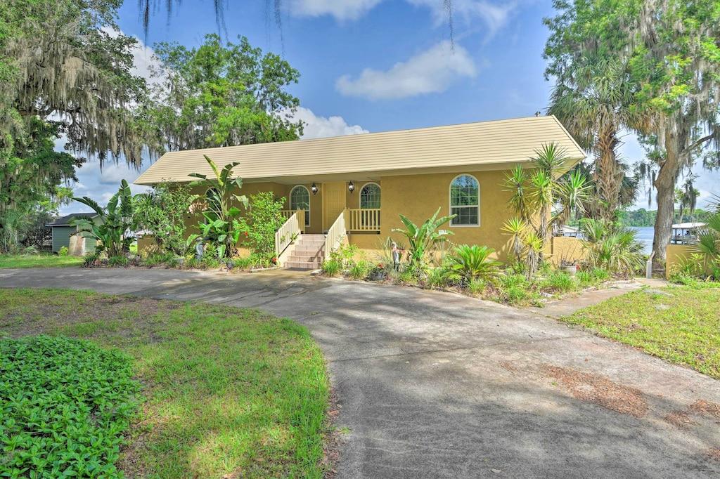 Waterfront Welaka Escape with Private Docks Pet Policy