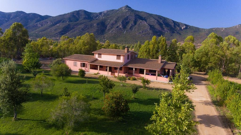 Pet Friendly House with 4 Bedrooms in Iglesias