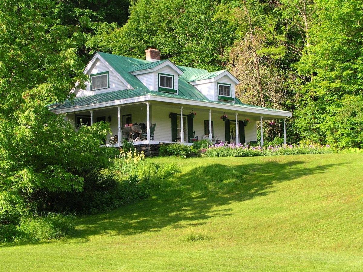 The 1820 Farmhouse Pet Policy