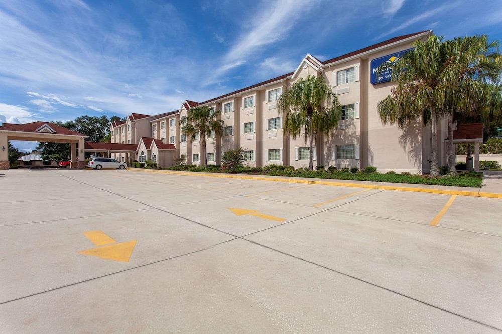 Pet Friendly Microtel Inn & Suites by Wyndham Lady Lake/the Villages