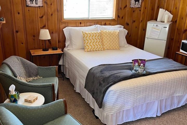 Pet Friendly Mountain View Lodge Queen Single Room 4