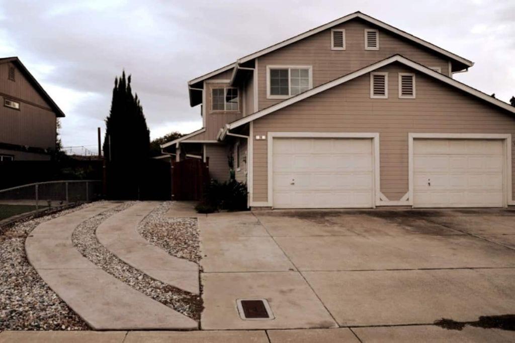 Quiet 3/1 Brentwood House Pet Policy