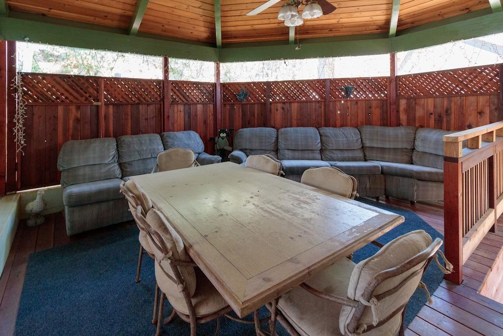 Knott Lakeview Pet Policy