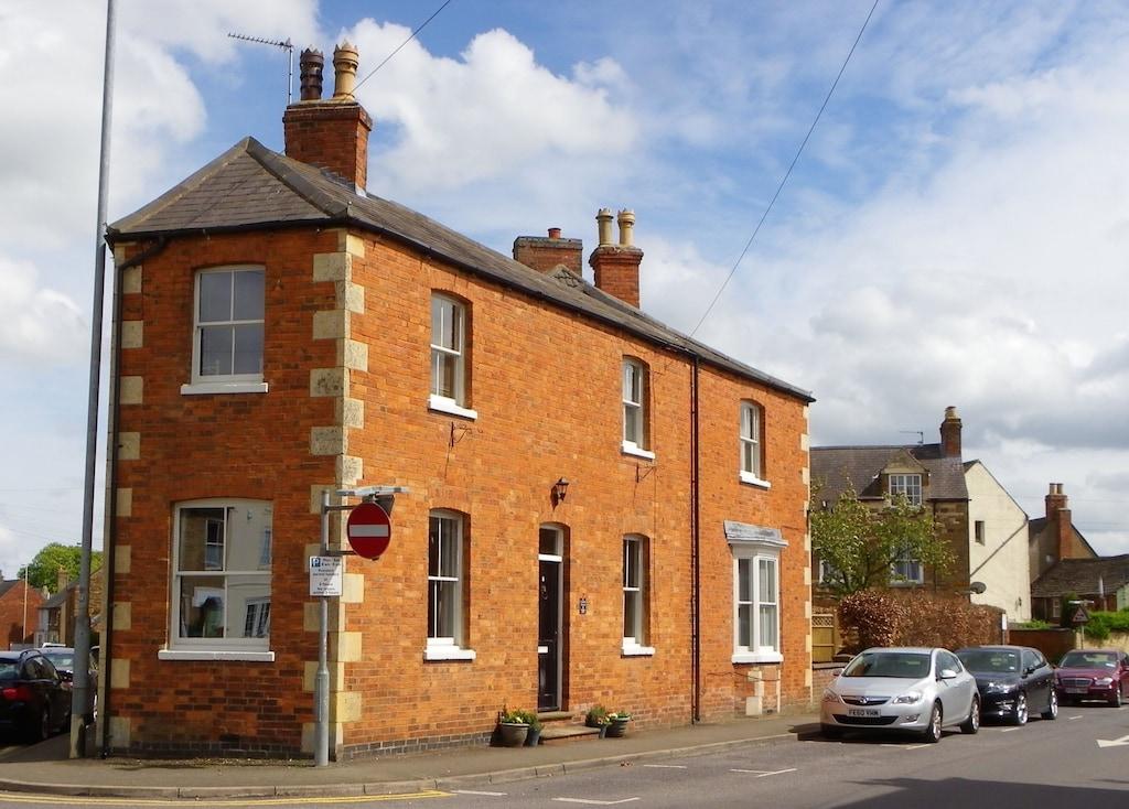 Pet Friendly The Corner House Is Ideal to Explore