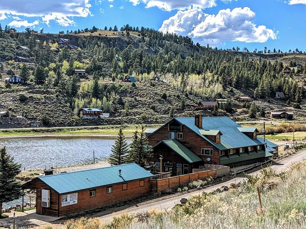 Pet Friendly Aspen Cove Resort