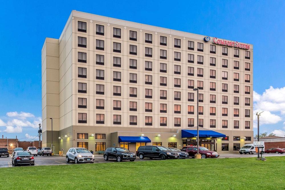 Pet Friendly Comfort Suites Chicago O'Hare Airport