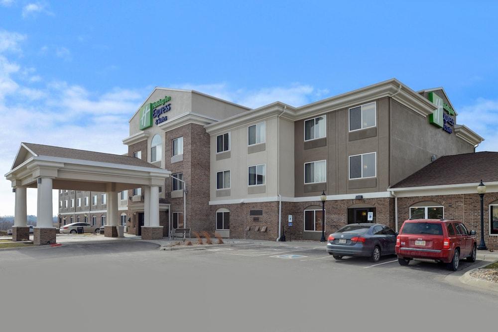 Pet Friendly Holiday Inn Express & Suites Omaha West an IHG Hotel
