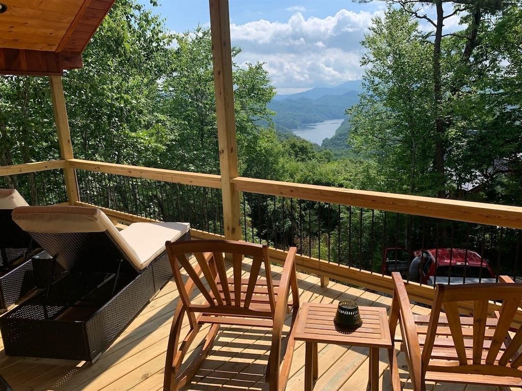 A Treehouse View Over Lake Fontana 2/2 Cabin Pet Policy