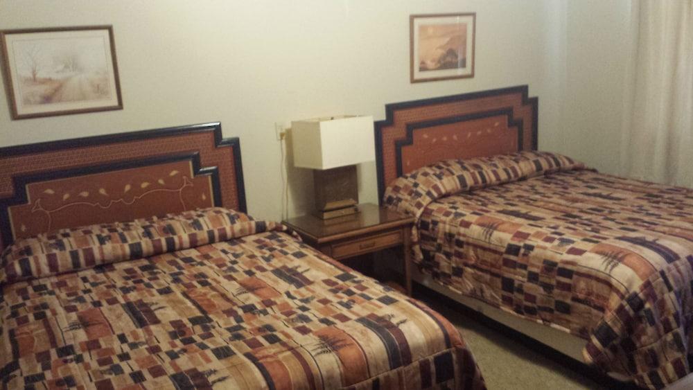Pet Friendly Badlands Hotel and Campground