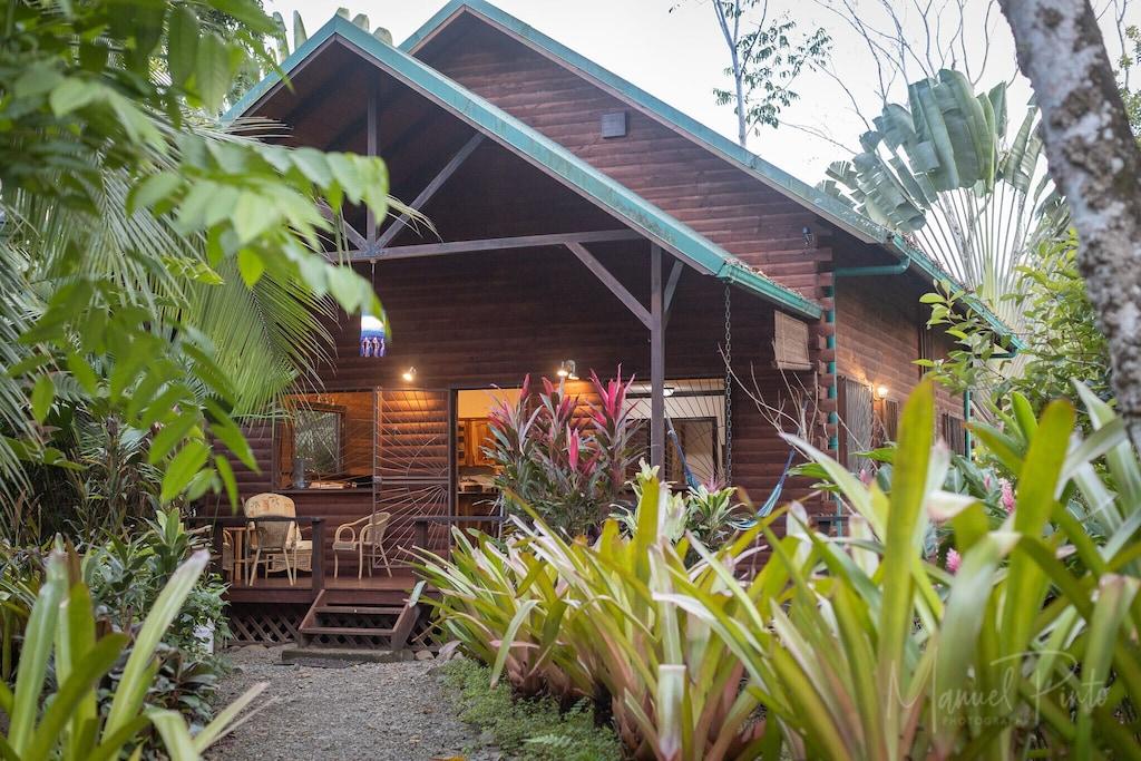 Pet Friendly Casa Ylang Tropical Chalet