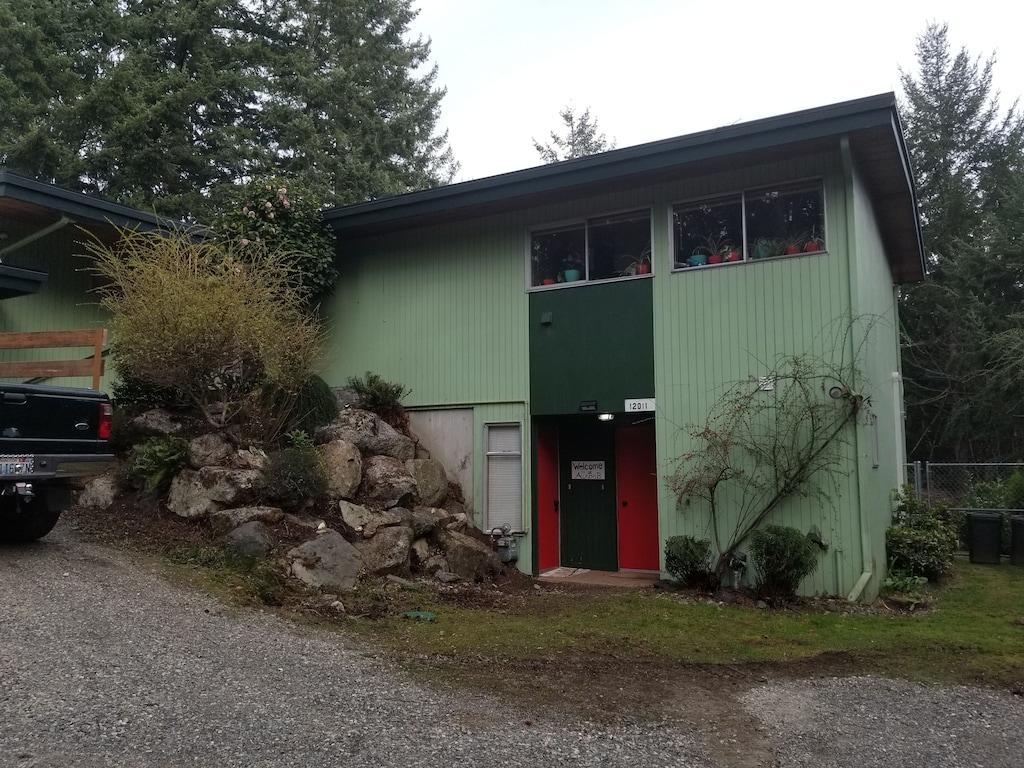 Light & Bright 4BR House in Puyallup Pet Policy