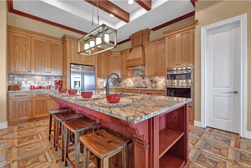 Family Retreat on Lake Livingston with Pier Pet Policy