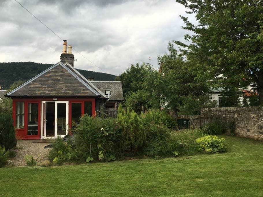 Aberfeldy Airbnb Rentals Pet Policy