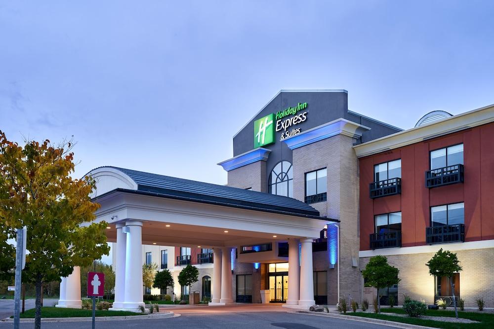 Pet Friendly Holiday Inn Express Hotel & Suites Airport Dieppe an IHG Hotel
