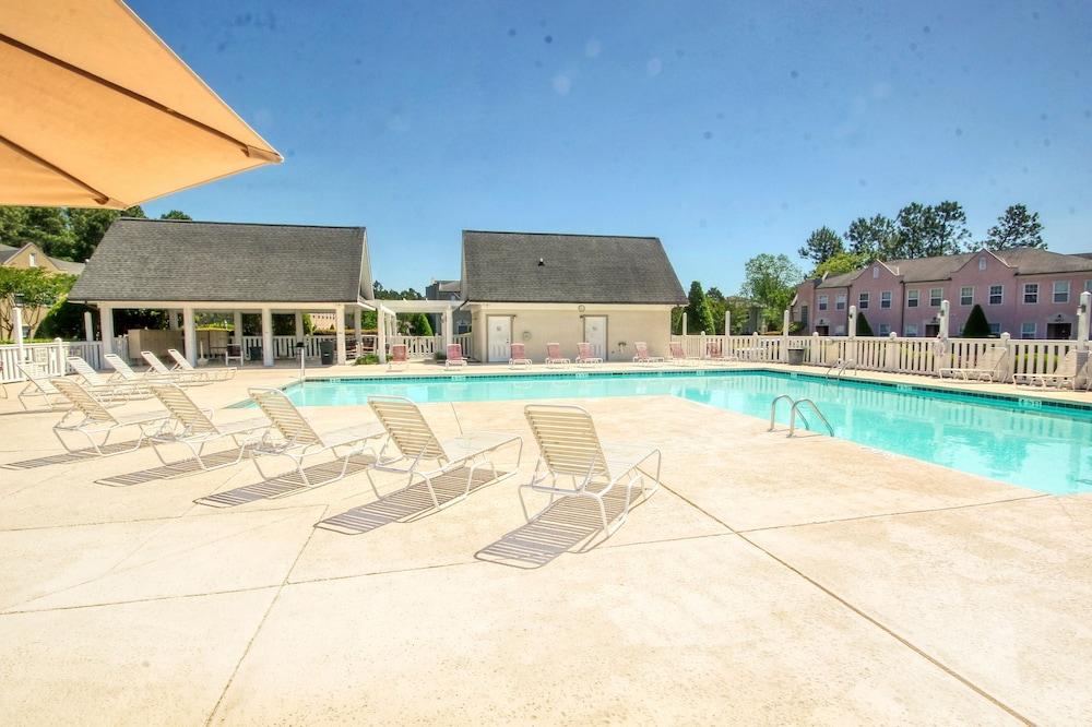 Pet Friendly Waterfront 2/2 Condo with Swimming Pool