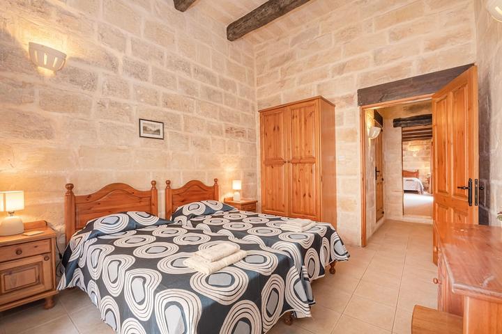 Pet Friendly 3 Bedroom House of Character Close to Mdina