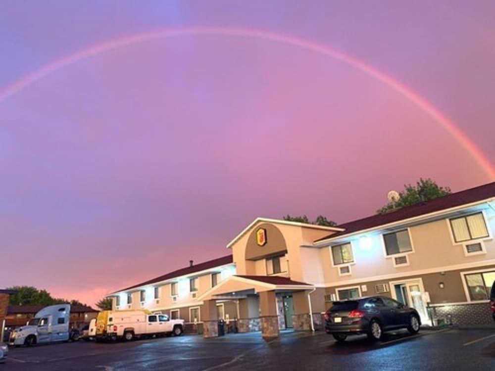 Super 8 by Wyndham Eau Claire WI Pet Policy