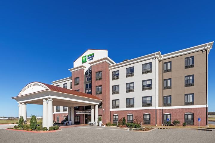 Pet Friendly Holiday Inn Express Hotel and Suites Pryor an IHG Hotel